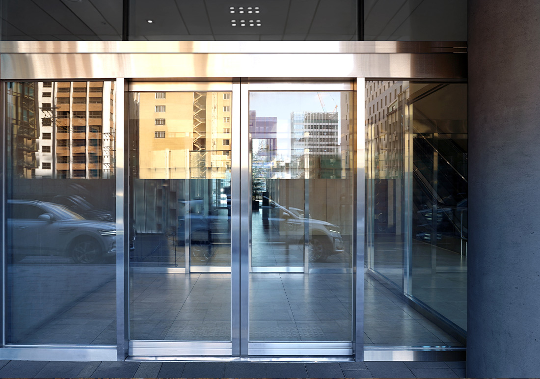 مصنع خالد خزعل للصناعات المعدينة زجاج والمنيوم 